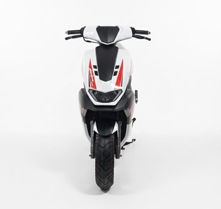 unnamed (63) (1) SCOOTER PHANTOM Z1 125CC - BLANC/ROUGE – Image 1